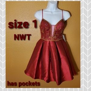 BEAUTIFUL dark red cocktail